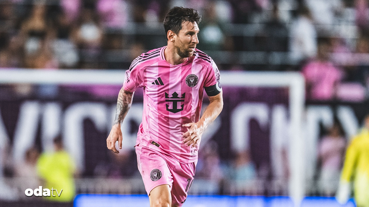 lionel messi imzayi atiyor sEIkWrhV