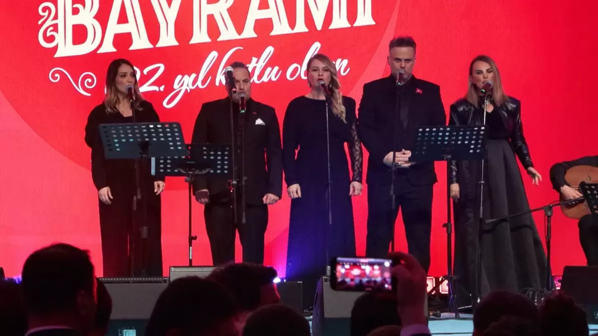 cumhuriyetin 102 yili kutlamalari istanbulda yapildi 2TGwMh7N.jpg