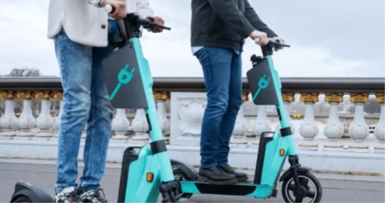 elektrikli scooter kurallari nedir kimler kullanabilir 2025 elektrikli scooter icin ehliyet hiz guvenlik kurallari 32WQQKQA.jpg