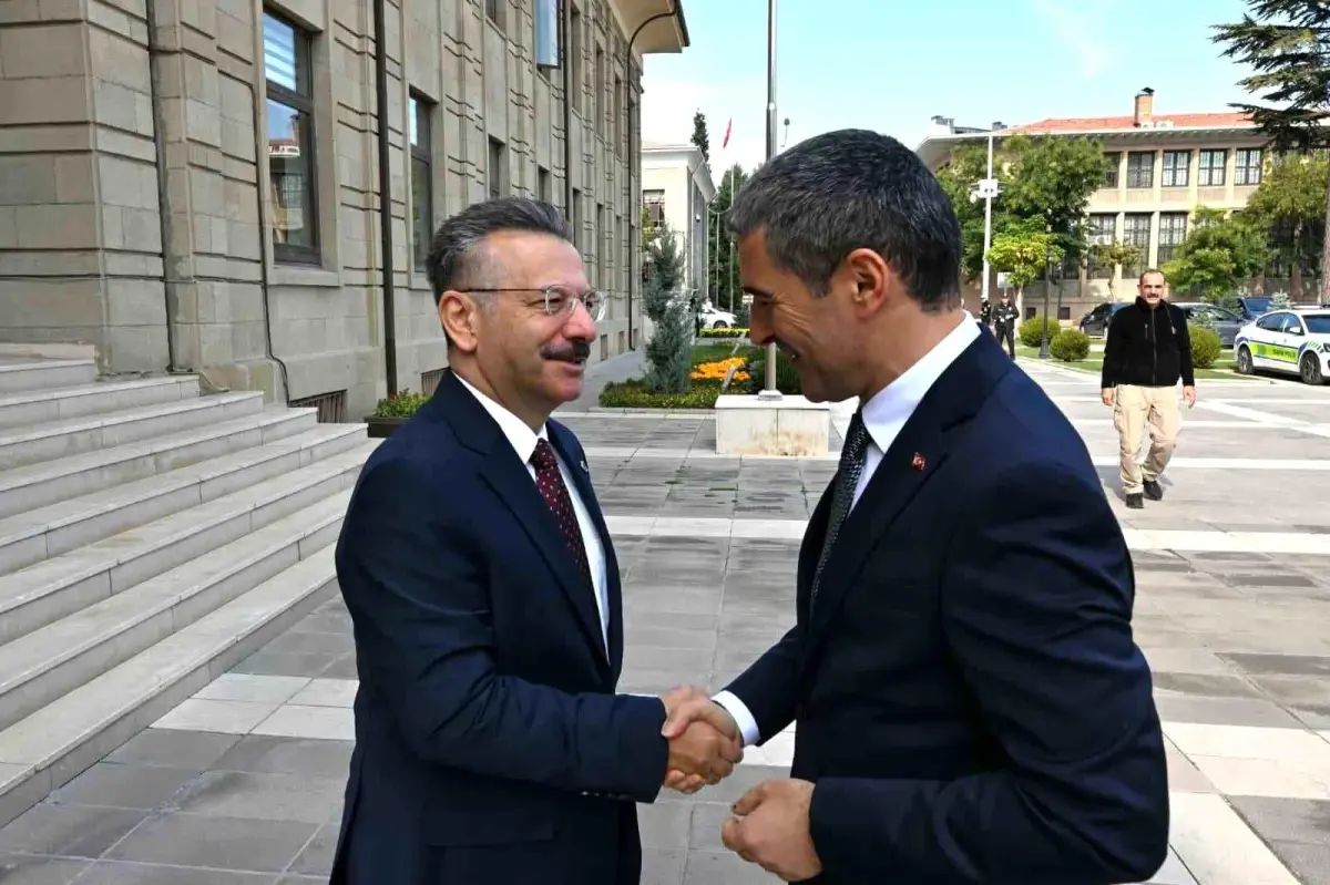 usak valisi aktas eskisehirde vali aksoyu ziyaret etti ksNNEn8B.jpg