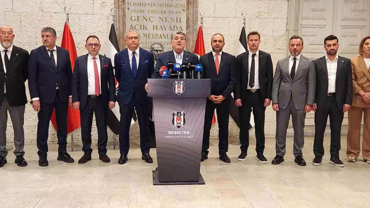 serdal adali kim baskan olmak istiyorsa buyursun ciksin Hr3Muae9.jpg