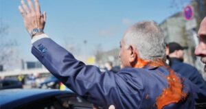 iranin-surgun-prensine-domatesli-saldiri-FrcTd2xc