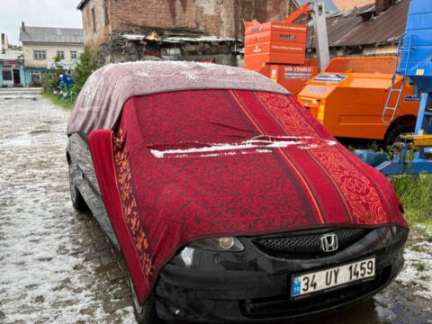 Erzurum’da sağanak; Kars’ta dolu: Hayat durma noktasına geldi